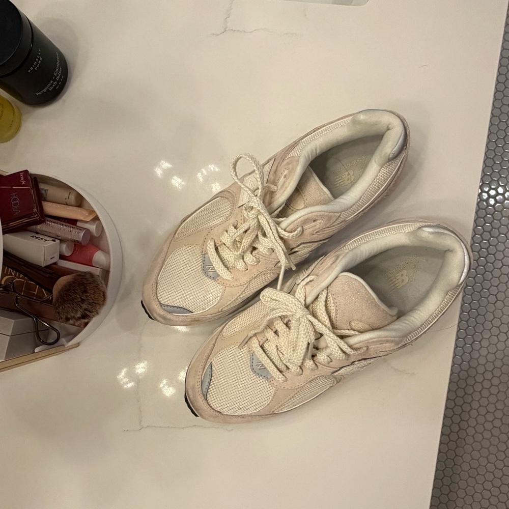 New Balance Women's Beige and Gray Athletic Shoes - Picture 3 of 6